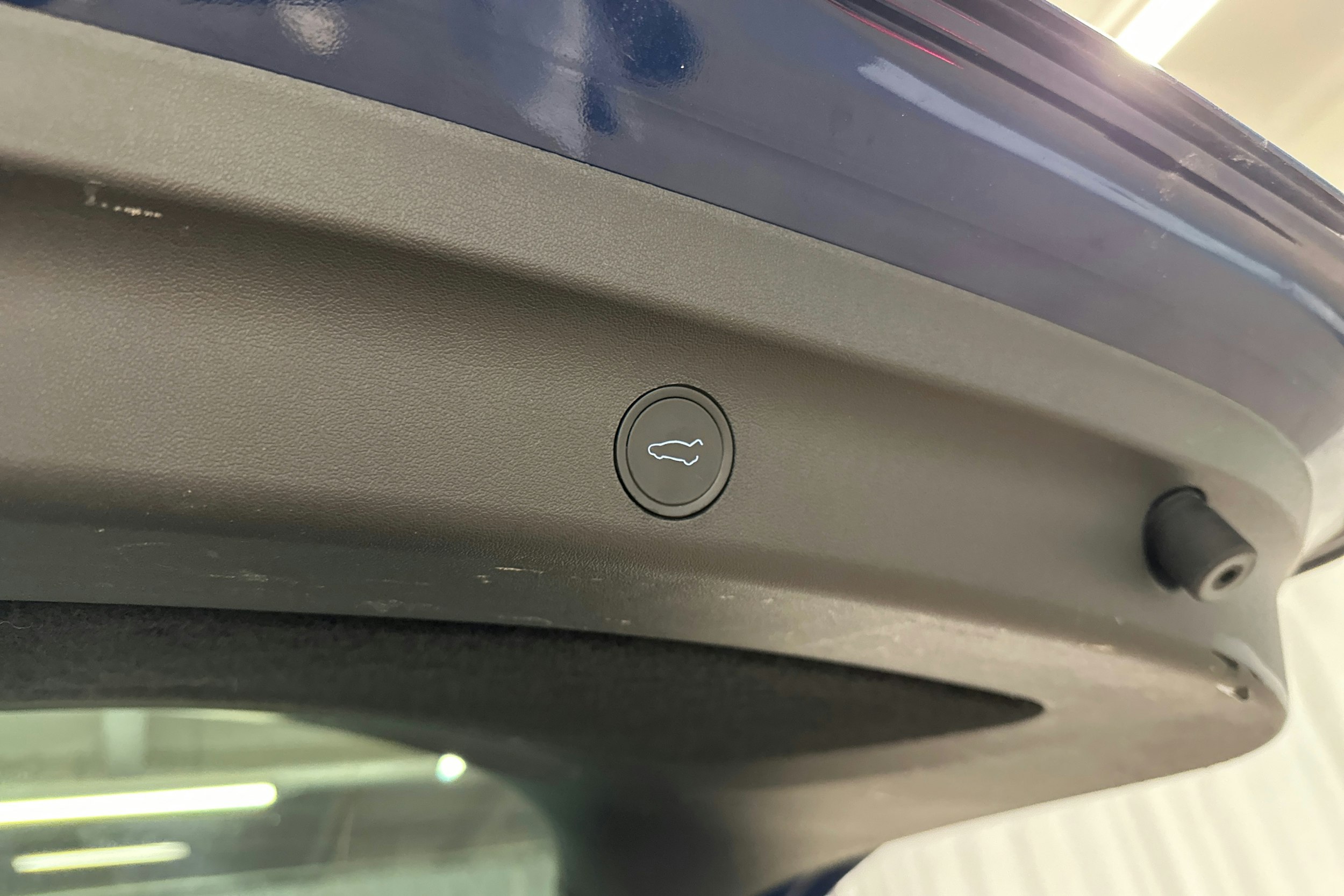 sininen Tesla Model Y 2023 kuva 27.