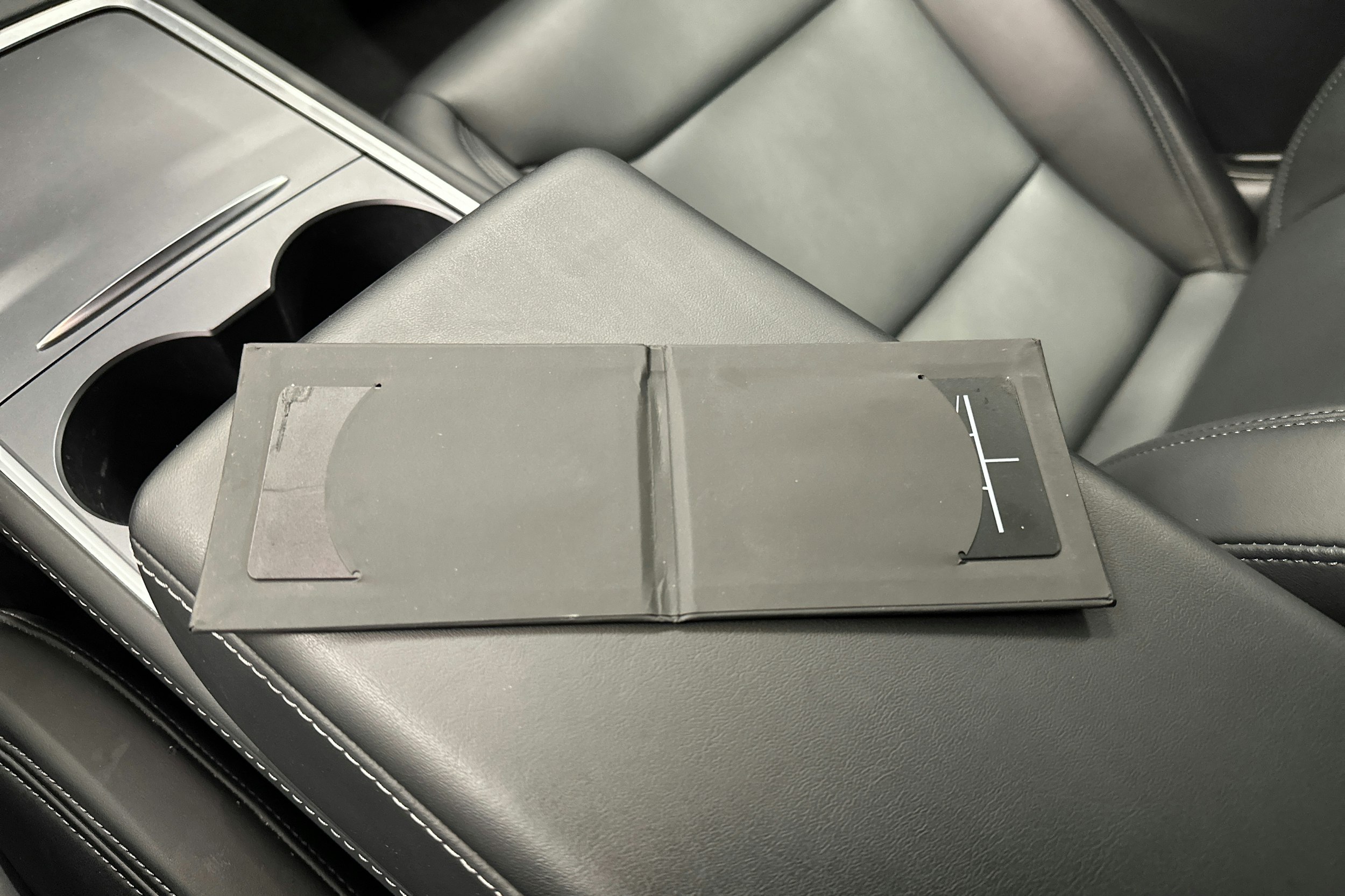 sininen Tesla Model Y 2023 kuva 28.