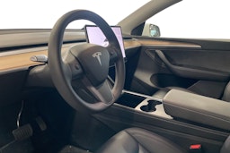 valkoinen Tesla Model Y 2023 kuva 3.