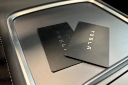 punainen Tesla Model Y 2023 kuva 4.