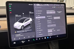 valkoinen Tesla Model Y 2023 kuva 21.