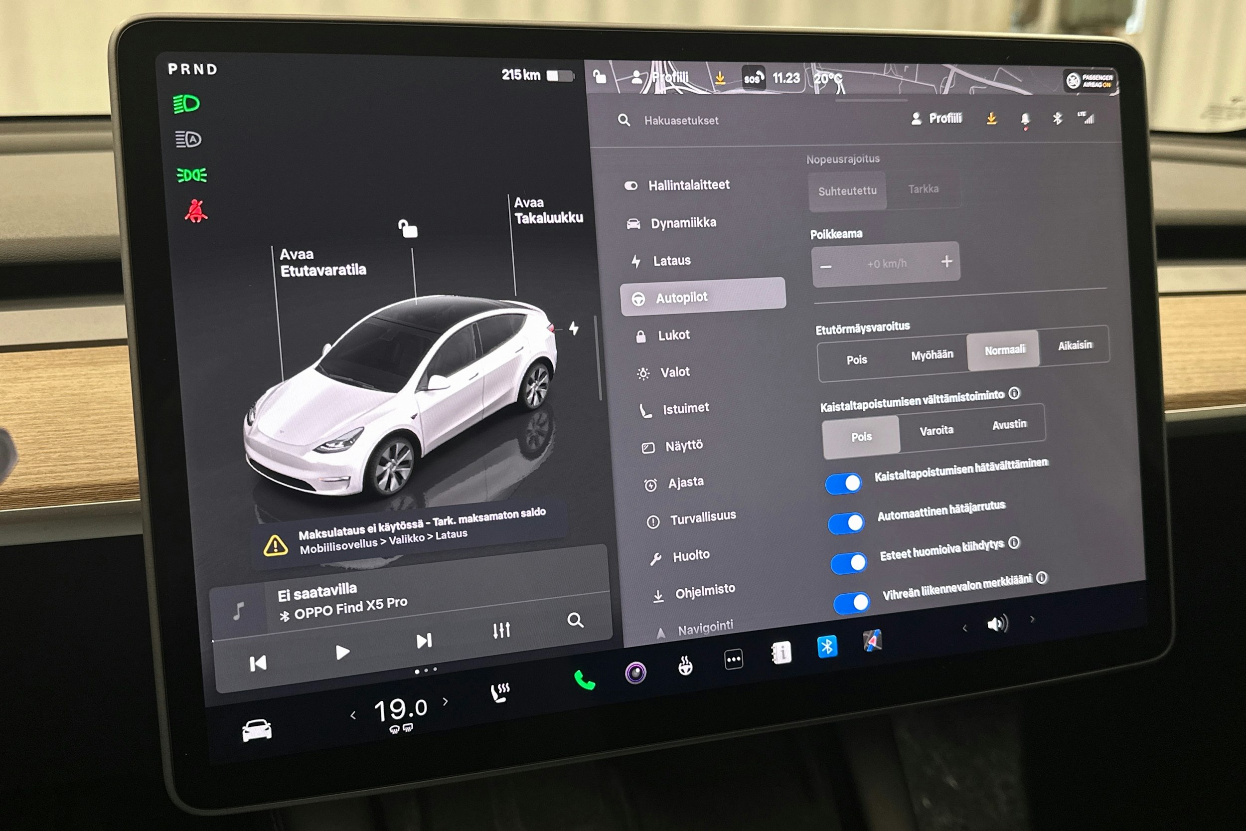 valkoinen Tesla Model Y 2023 kuva 22.