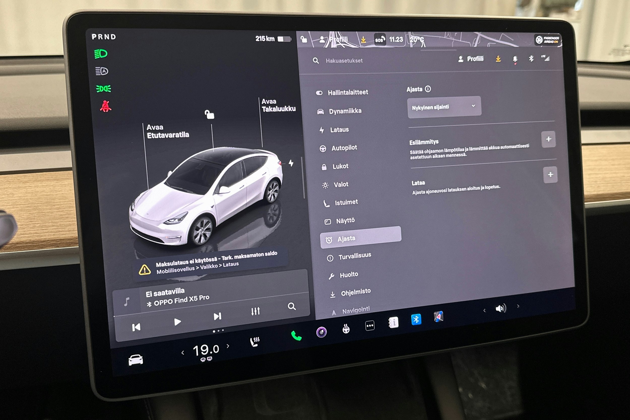 valkoinen Tesla Model Y 2023 kuva 23.