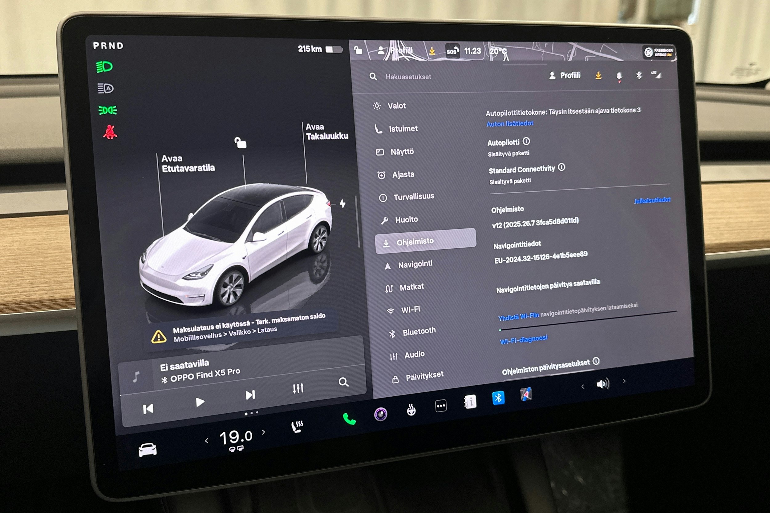 valkoinen Tesla Model Y 2023 kuva 24.