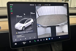 valkoinen Tesla Model Y 2023 kuva 25.