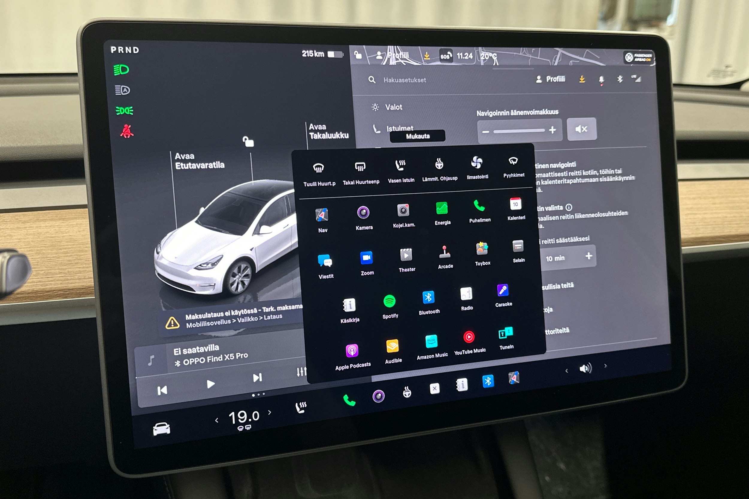 valkoinen Tesla Model Y 2023 kuva 26.