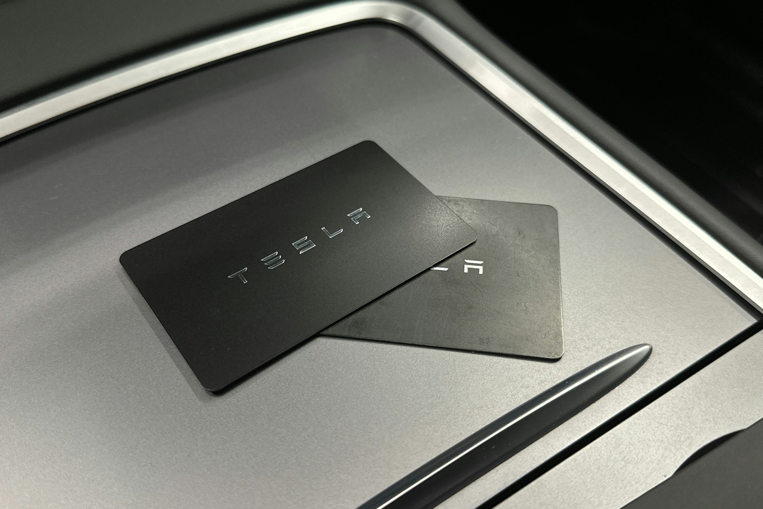 valkoinen Tesla Model Y 2023 kuva 27.