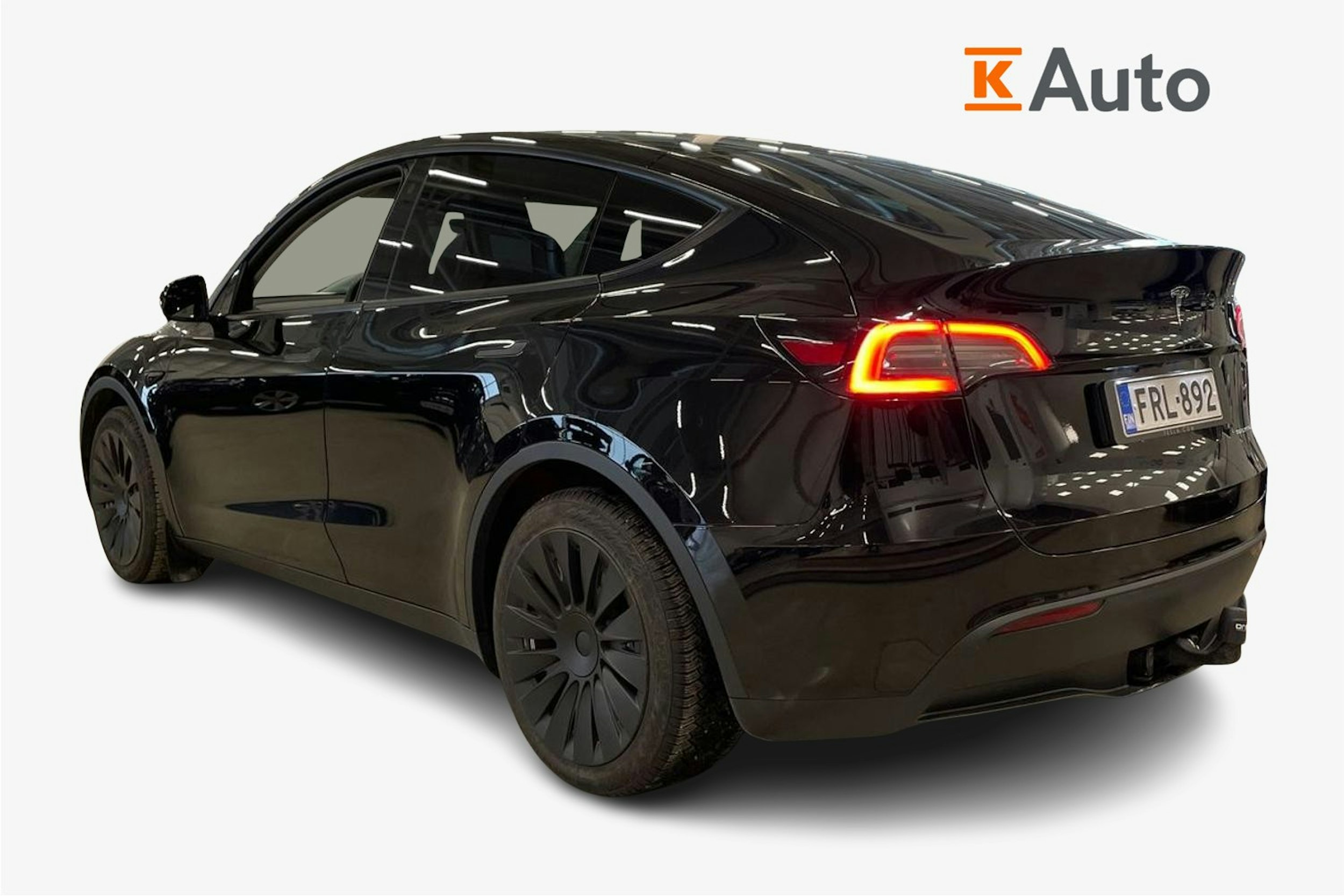 musta Tesla Model Y 2023 kuva 2.