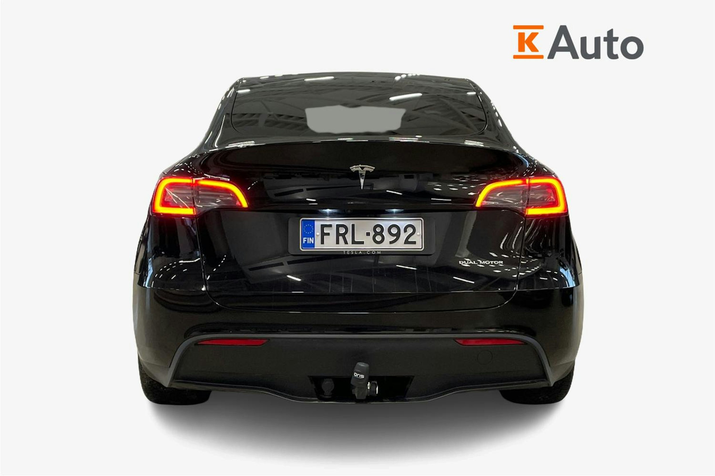 musta Tesla Model Y 2023 kuva 3.