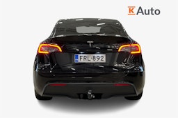 musta Tesla Model Y 2023 kuva 3.