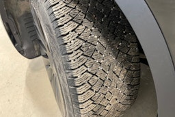 musta Tesla Model Y 2023 kuva 13.