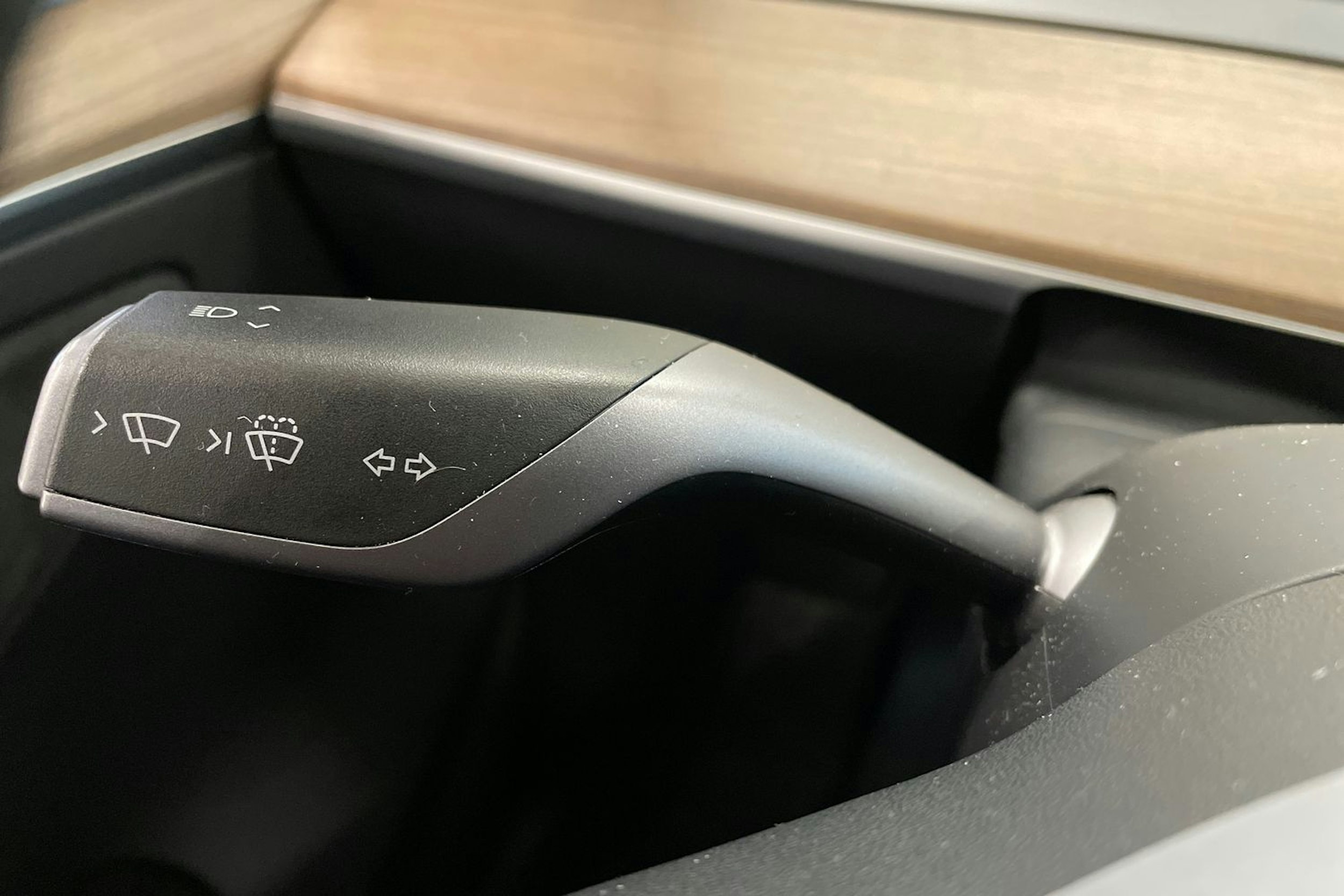 musta Tesla Model Y 2023 kuva 18.