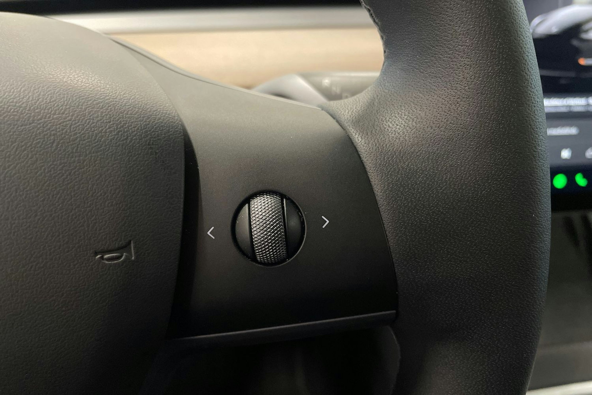 musta Tesla Model Y 2023 kuva 19.