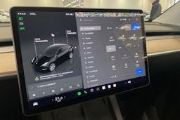 musta Tesla Model Y 2023 kuva 23.