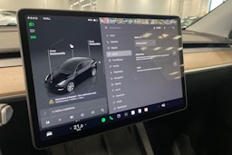 musta Tesla Model Y 2023 kuva 25.