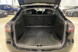 musta Tesla Model Y 2023 kuva 31.