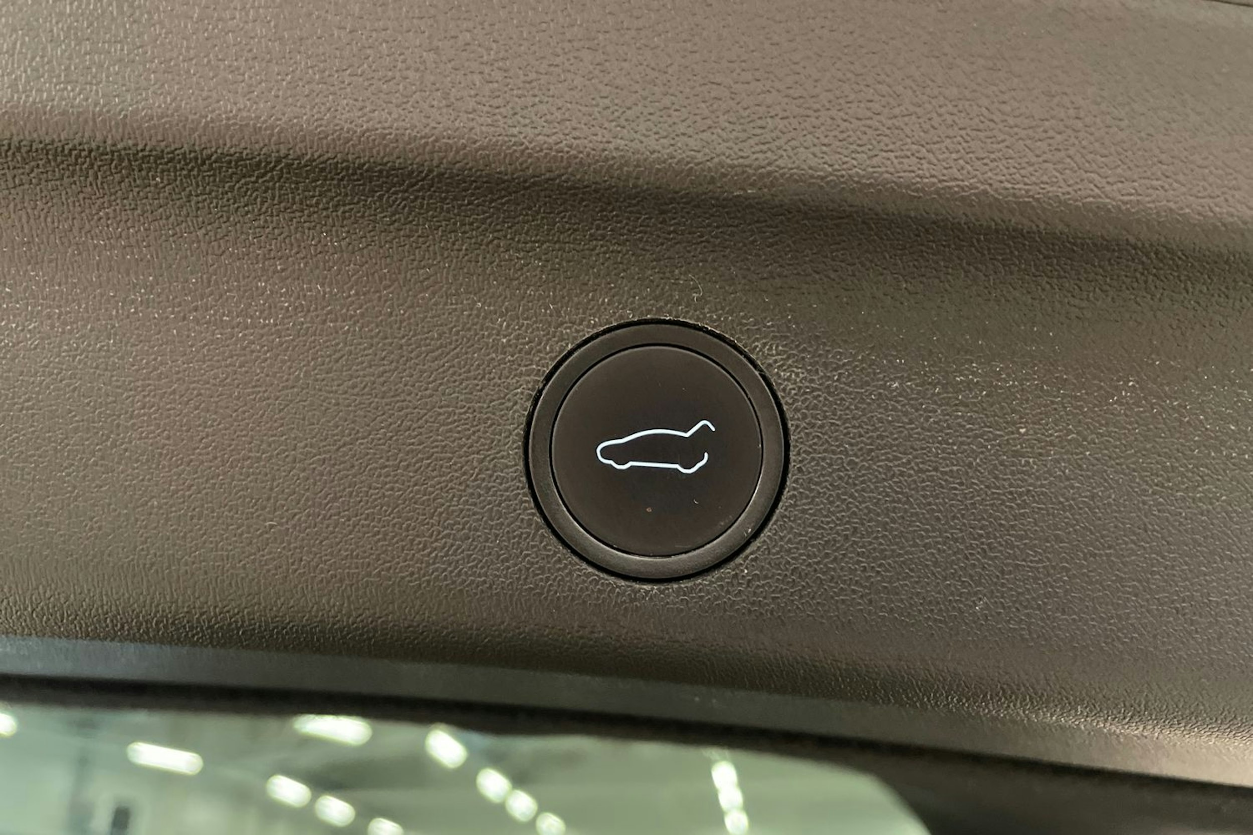 musta Tesla Model Y 2023 kuva 32.