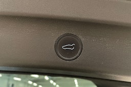 musta Tesla Model Y 2023 kuva 32.