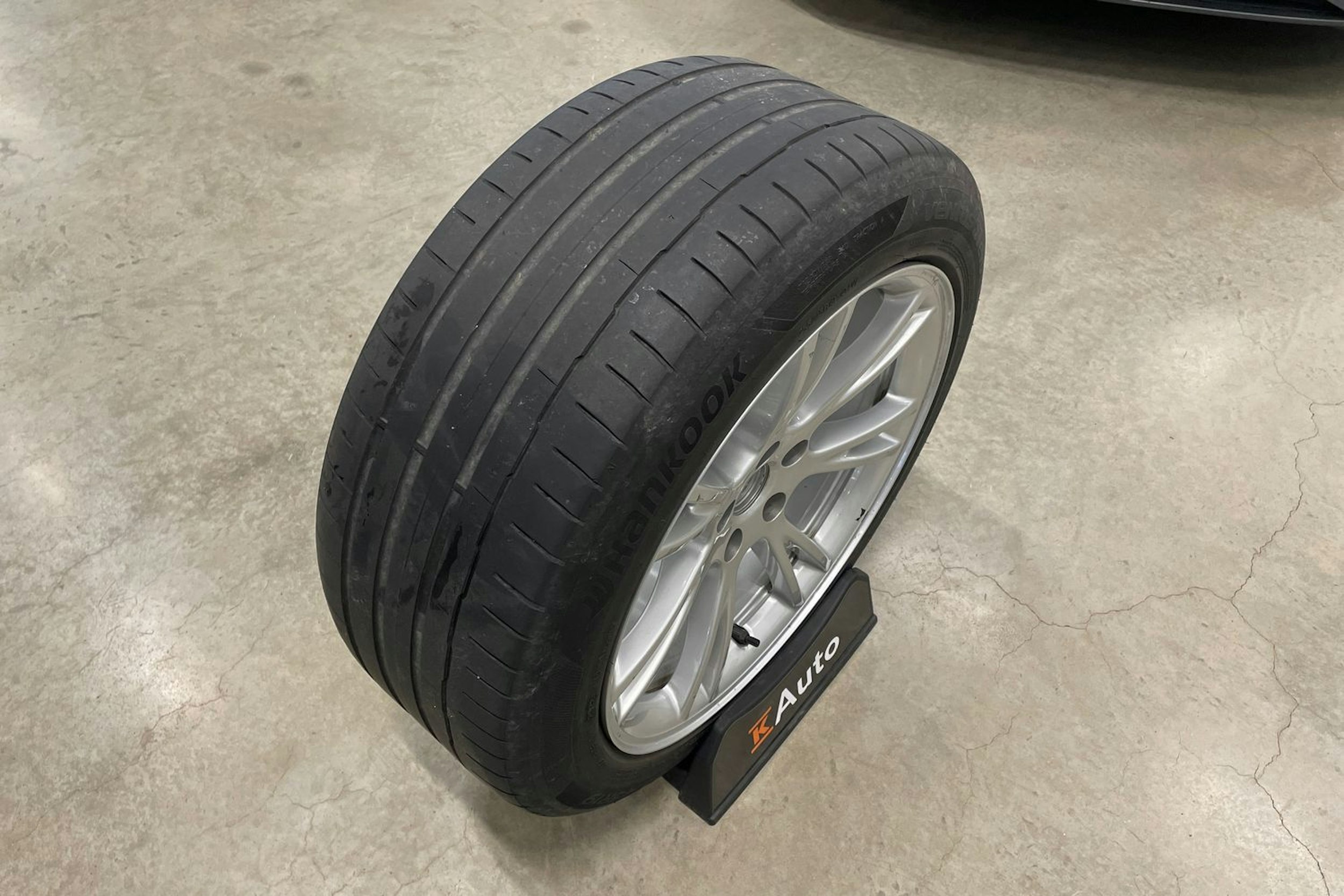 musta Tesla Model Y 2023 kuva 33.