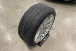 musta Tesla Model Y 2023 kuva 33.