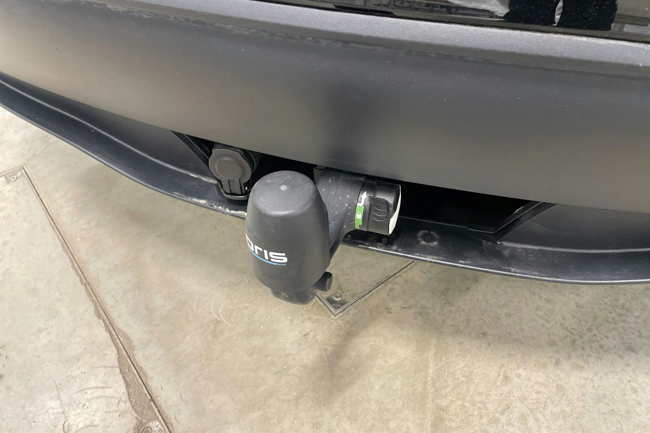 musta Tesla Model Y 2023 kuva 35.