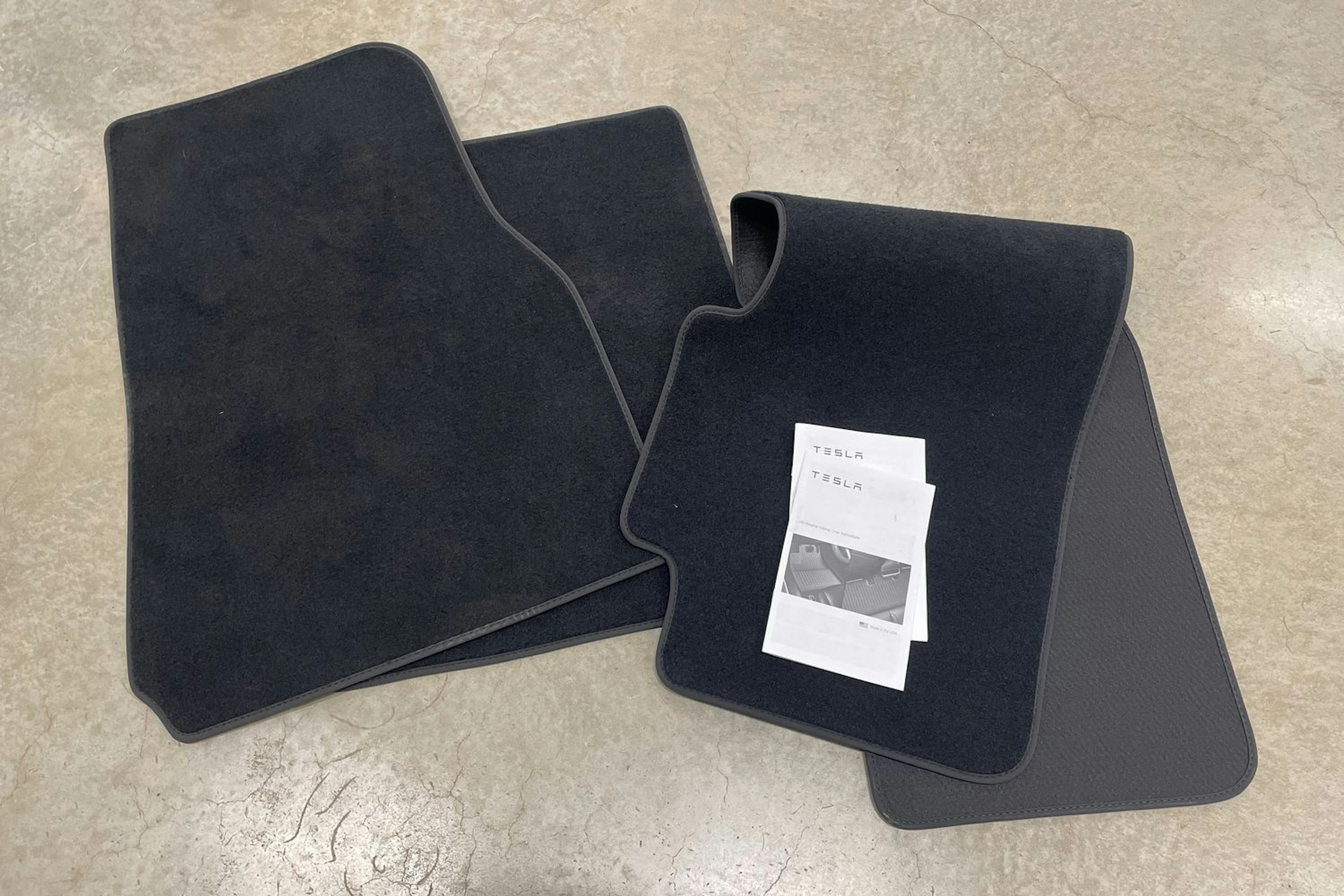 musta Tesla Model Y 2023 kuva 37.