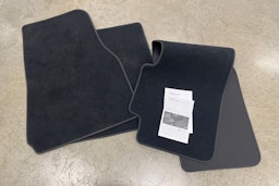 musta Tesla Model Y 2023 kuva 37.