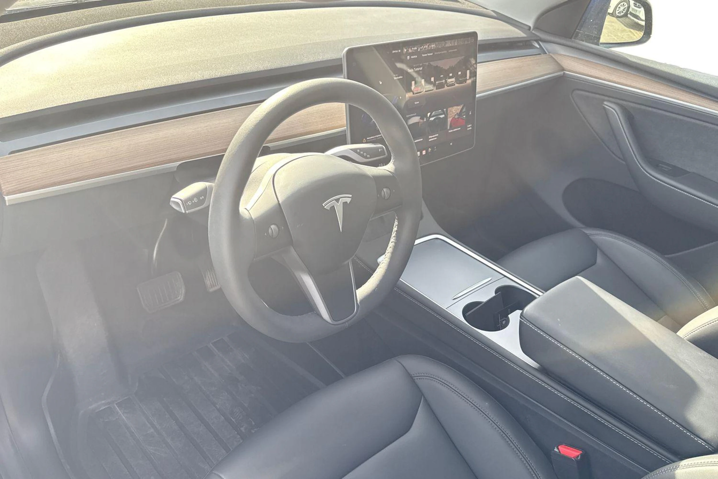 sininen Tesla Model Y 2023 kuva 3.