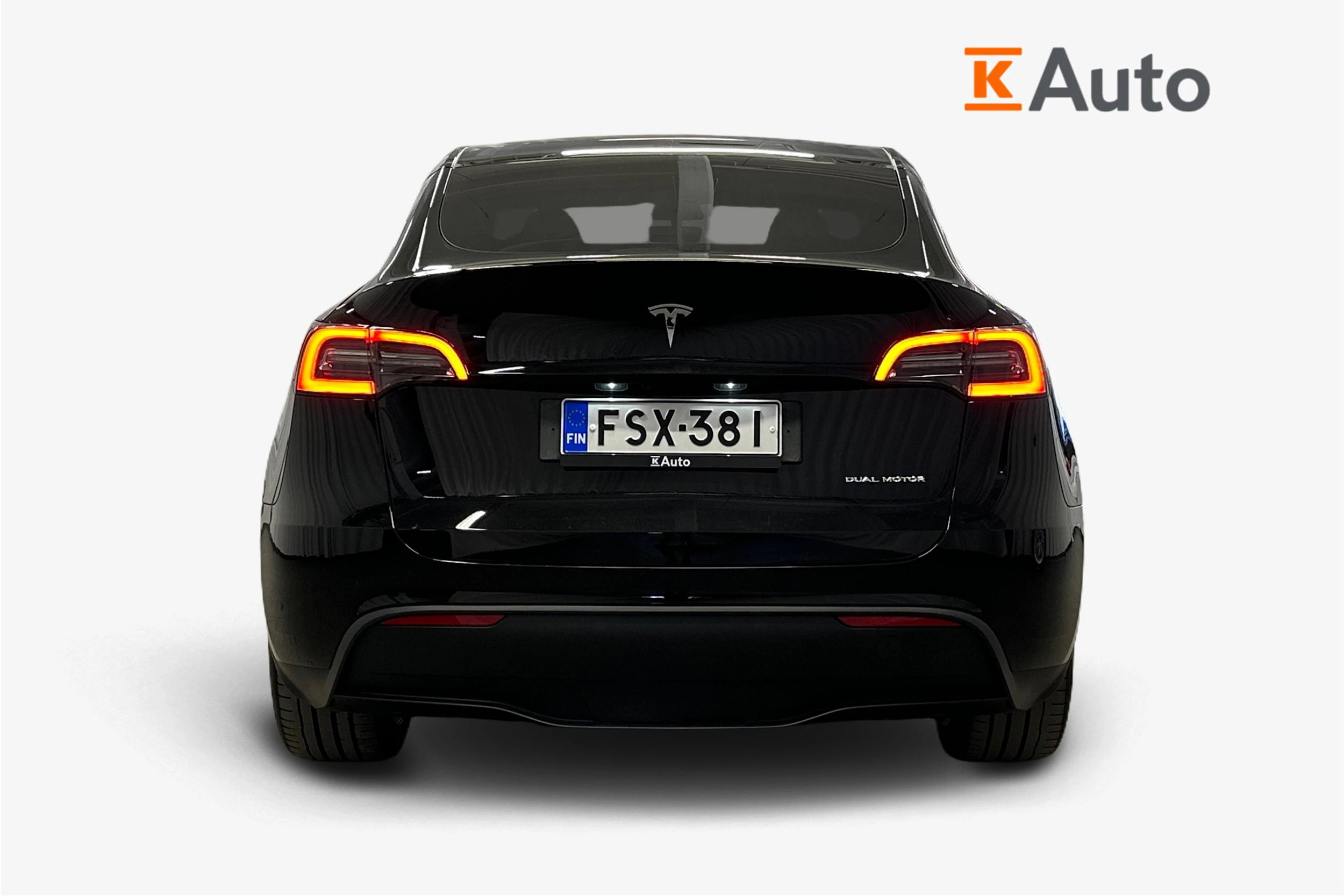 musta Tesla Model Y 2023 kuva 4.