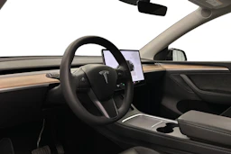 musta Tesla Model Y 2023 kuva 8.