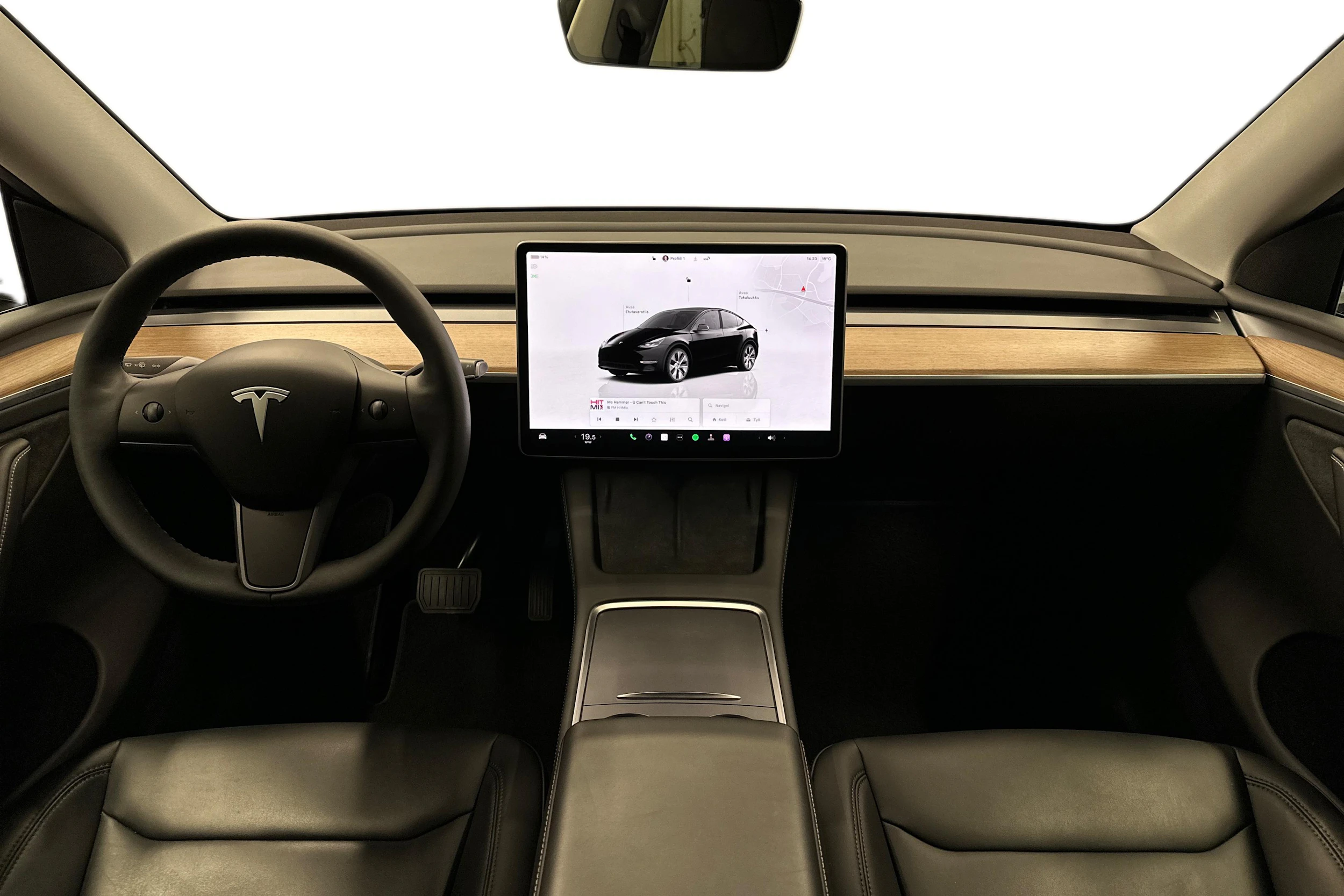 musta Tesla Model Y 2023 kuva 9.