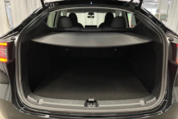 musta Tesla Model Y 2023 kuva 15.