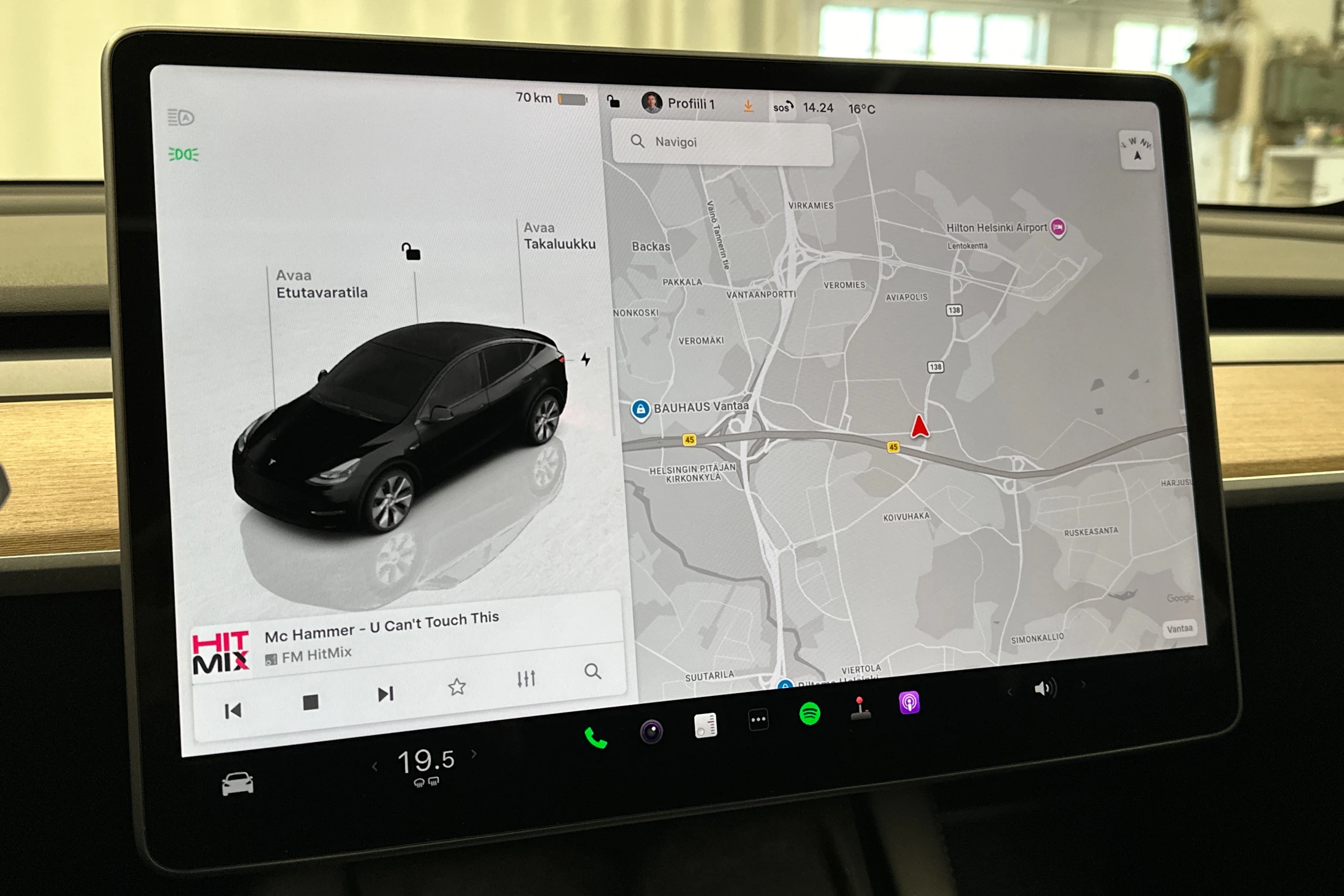 musta Tesla Model Y 2023 kuva 21.