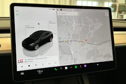 musta Tesla Model Y 2023 kuva 21.