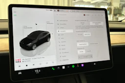 musta Tesla Model Y 2023 kuva 23.