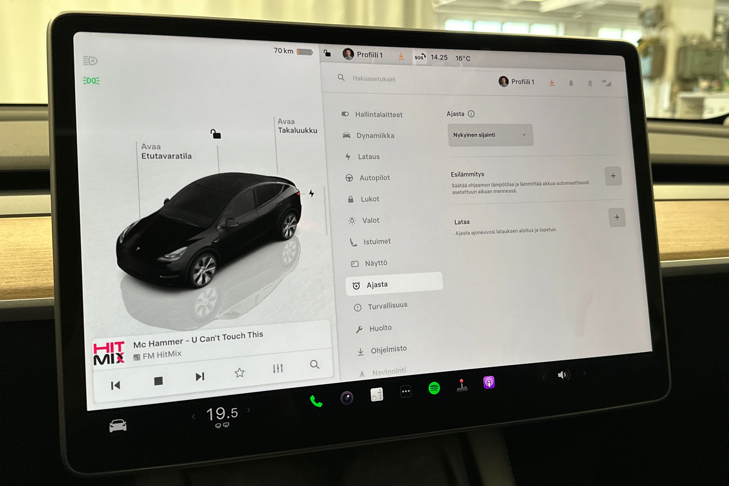 musta Tesla Model Y 2023 kuva 26.