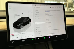 musta Tesla Model Y 2023 kuva 27.