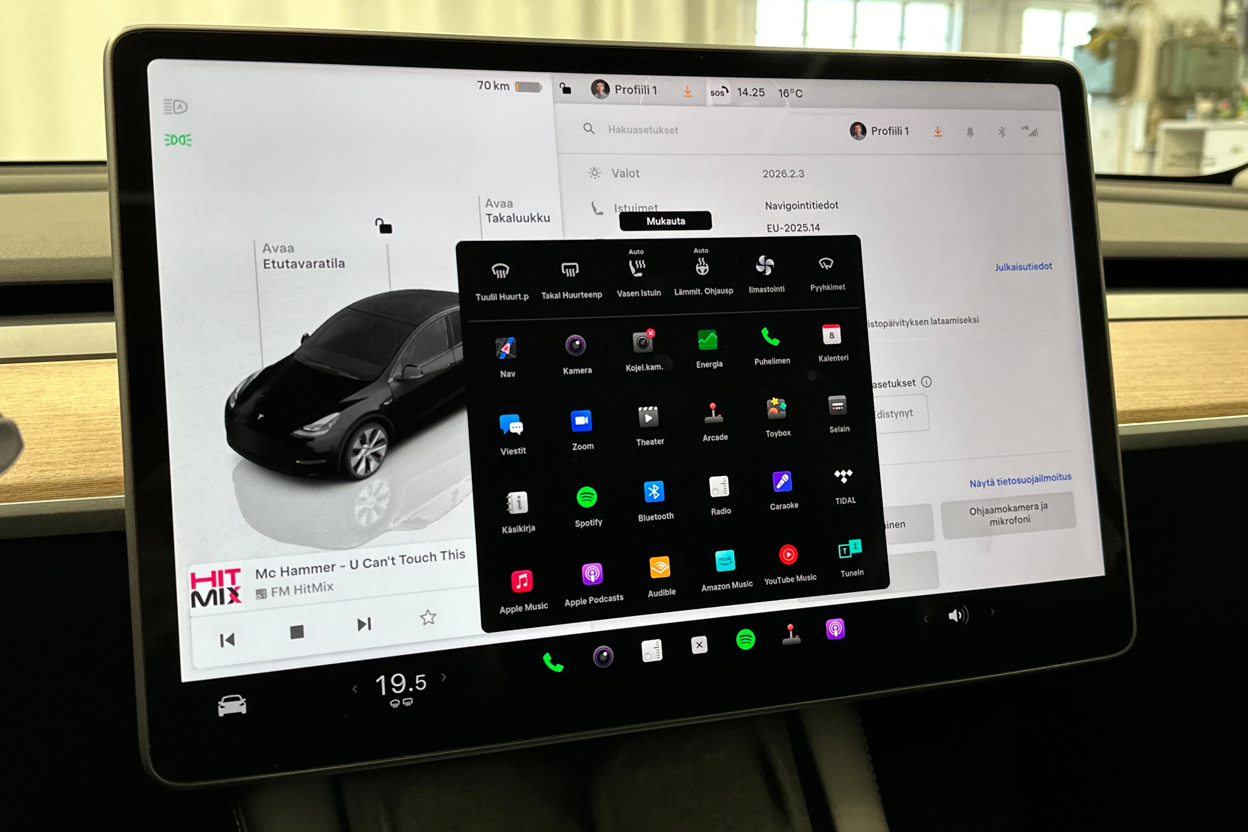 musta Tesla Model Y 2023 kuva 28.