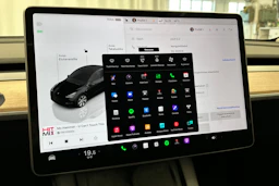 musta Tesla Model Y 2023 kuva 28.