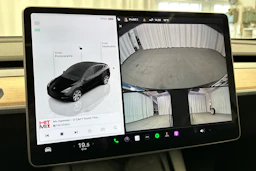 musta Tesla Model Y 2023 kuva 29.