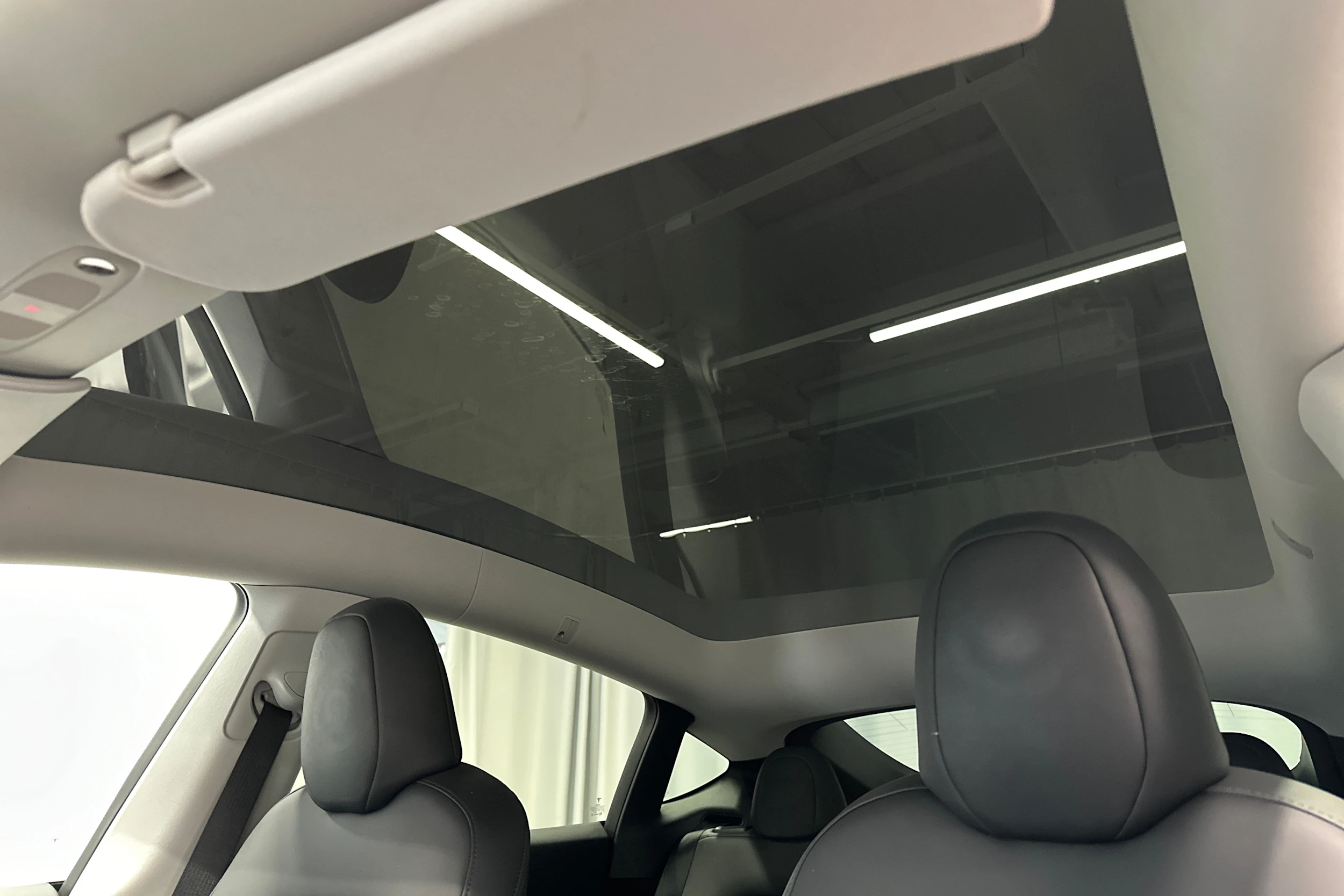 musta Tesla Model Y 2023 kuva 30.