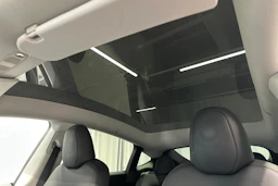 musta Tesla Model Y 2023 kuva 30.