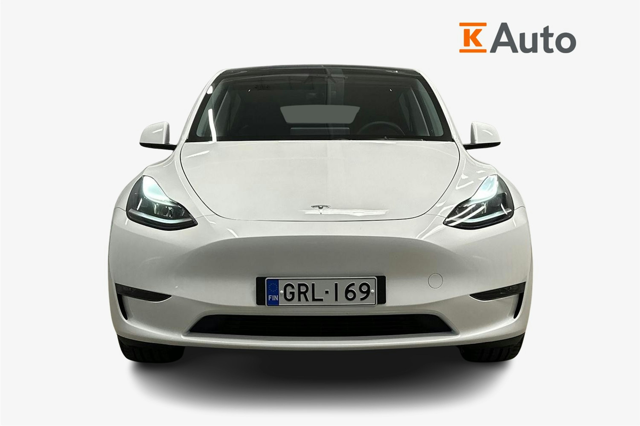 valkoinen Tesla Model Y 2023 kuva 5.