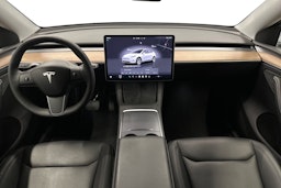 valkoinen Tesla Model Y 2023 kuva 9.