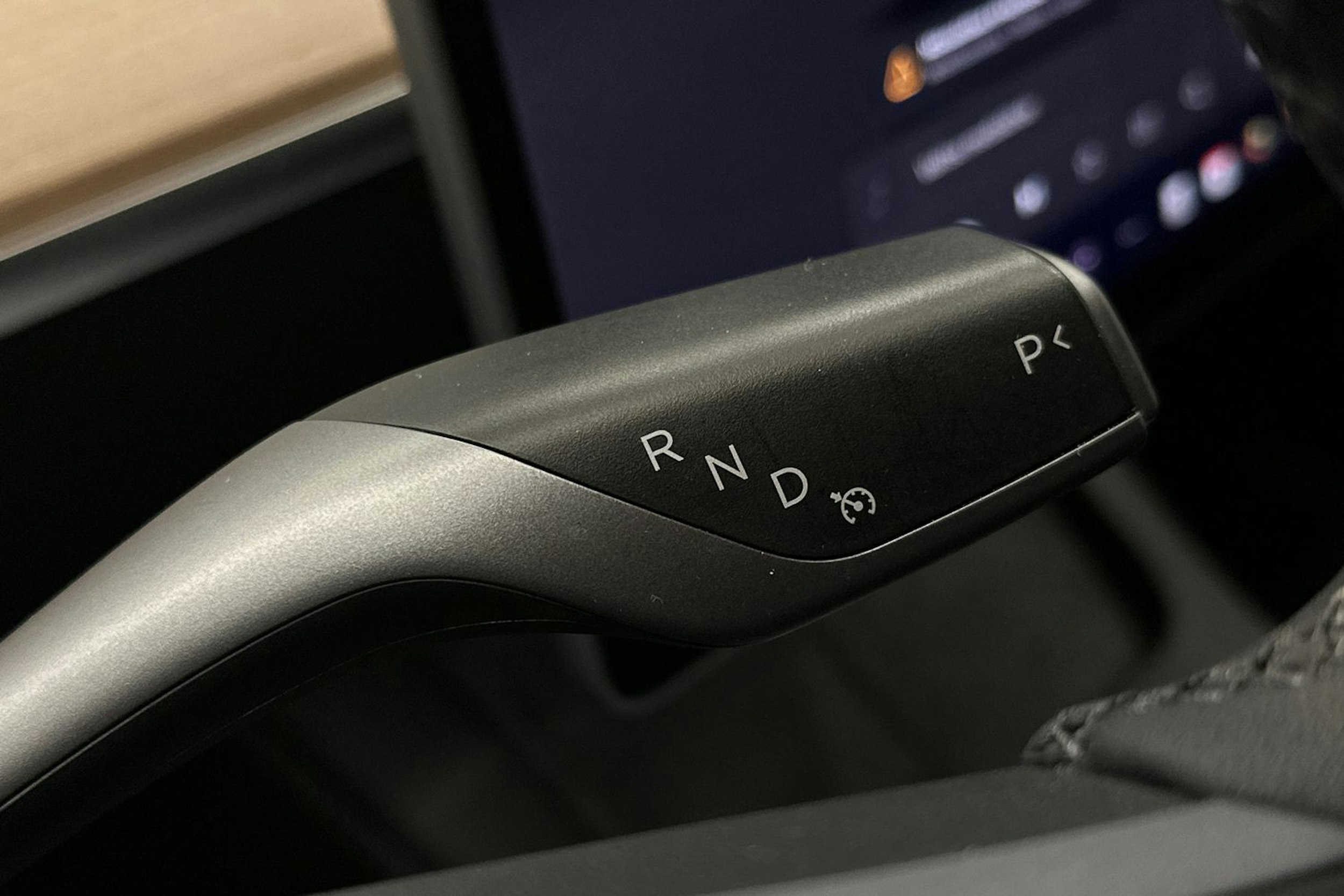 valkoinen Tesla Model Y 2023 kuva 20.