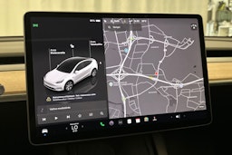 valkoinen Tesla Model Y 2023 kuva 21.