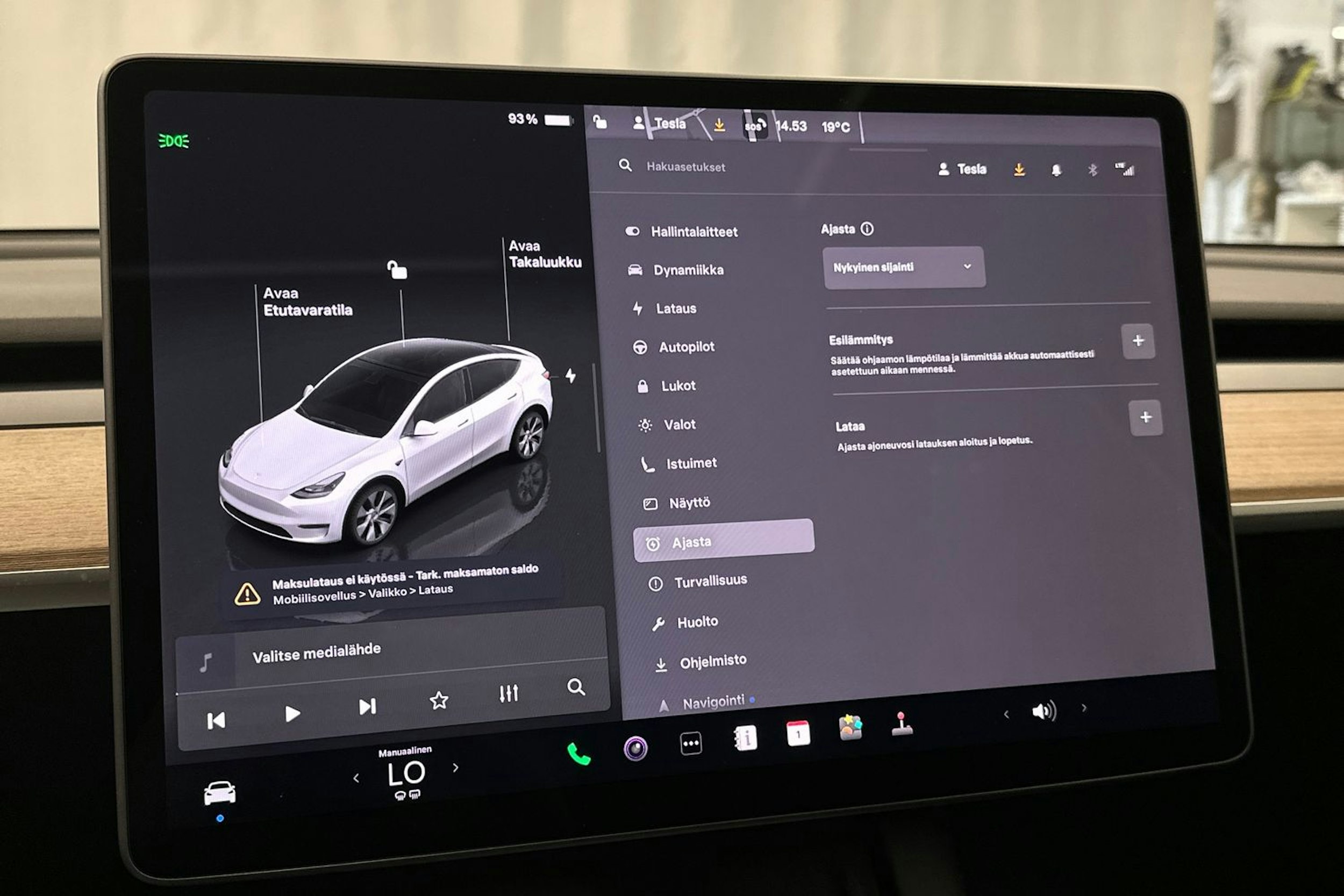valkoinen Tesla Model Y 2023 kuva 24.