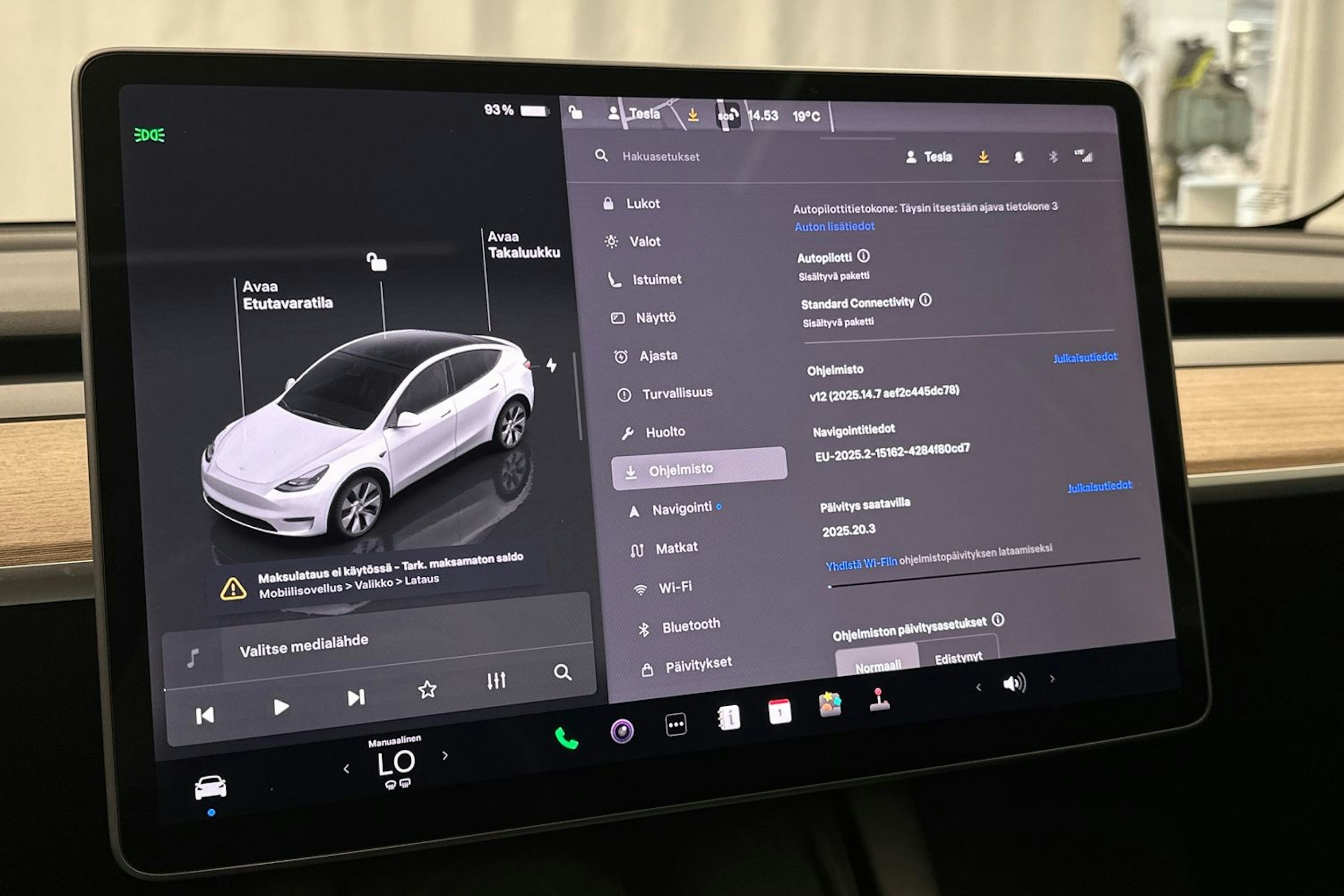valkoinen Tesla Model Y 2023 kuva 25.