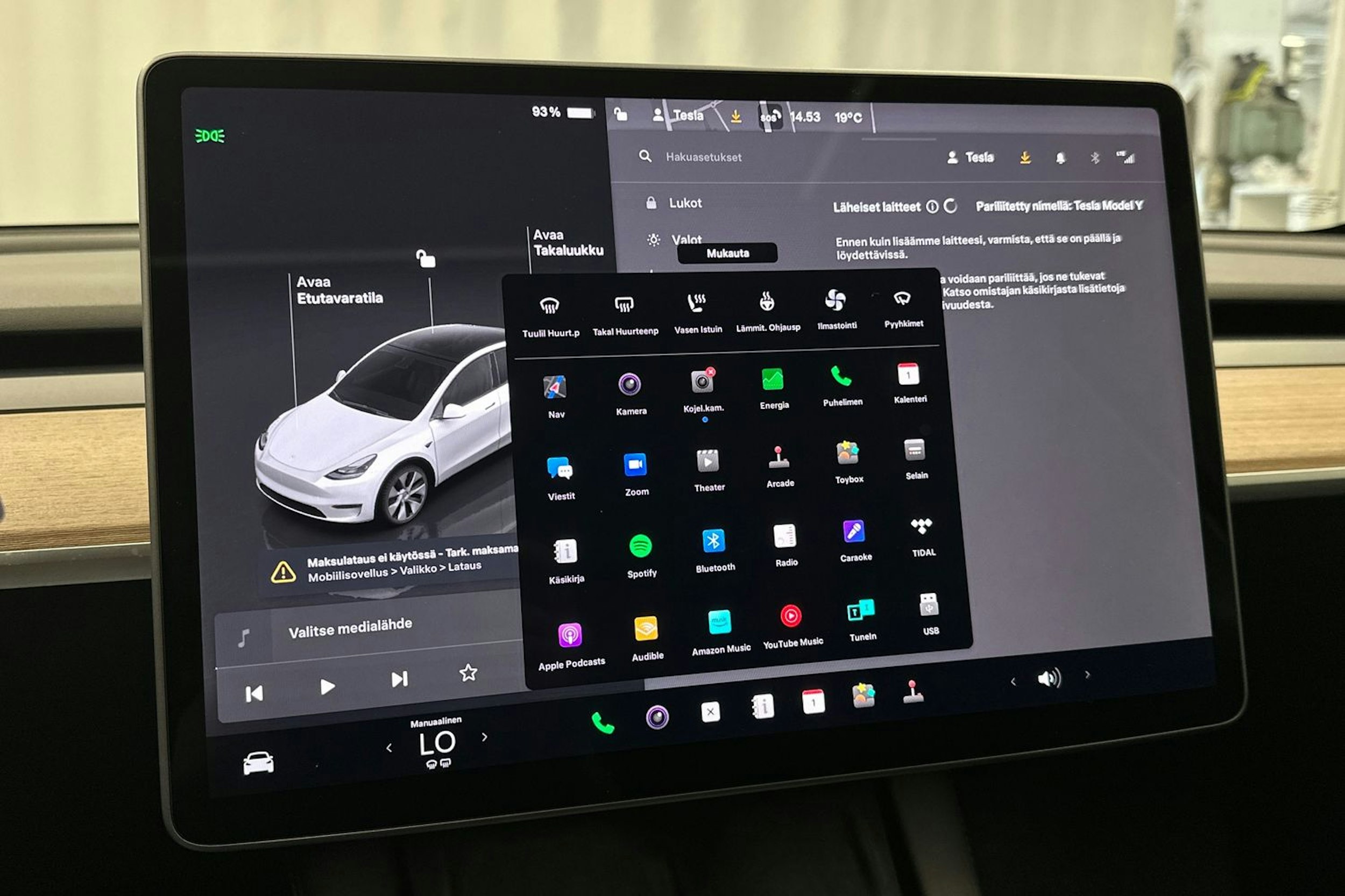 valkoinen Tesla Model Y 2023 kuva 27.