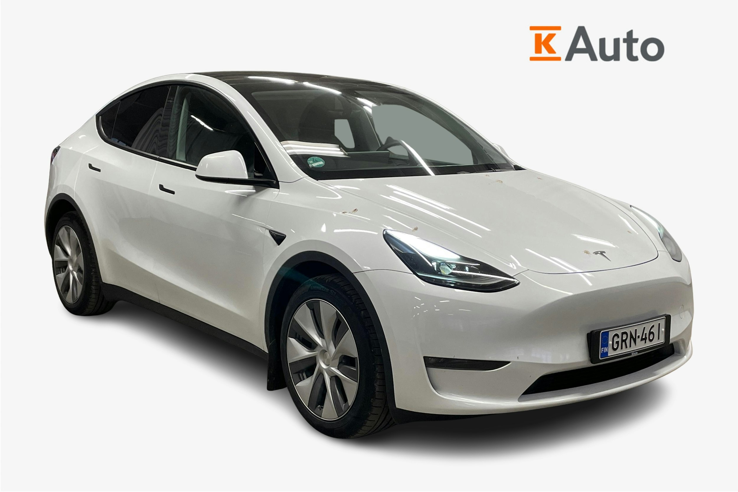valkoinen Tesla Model Y 2023 kuva 1.